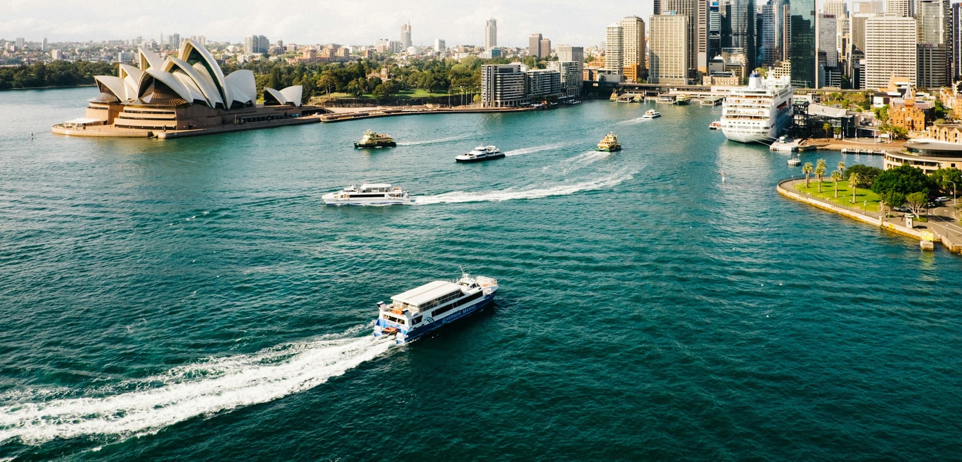 Australia luxury chauffeur and airport transfer service