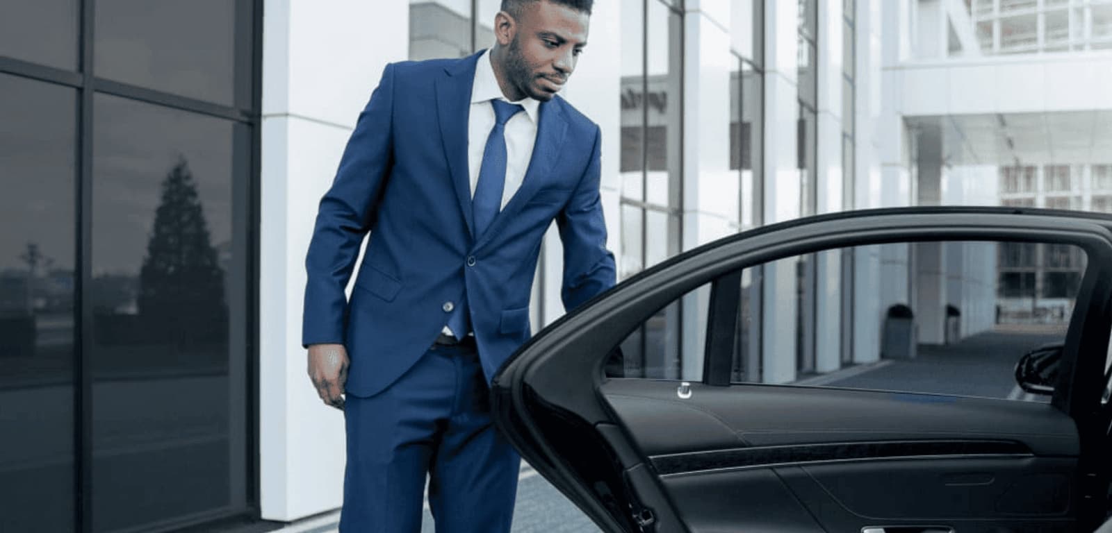 Doha luxury chauffeur and airport transfer service